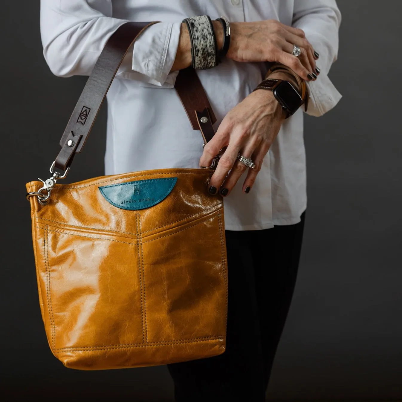 Everyday Collection | V-Tivoli Shoulder Tote