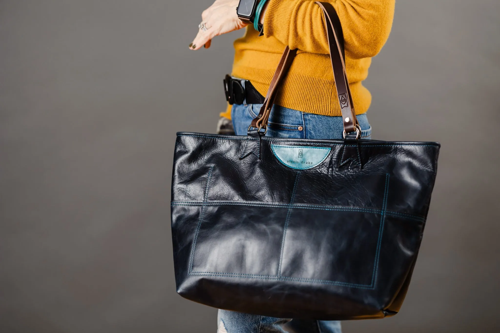 Practically Perfect Collection | Charlotte Shoulder Tote | Navy